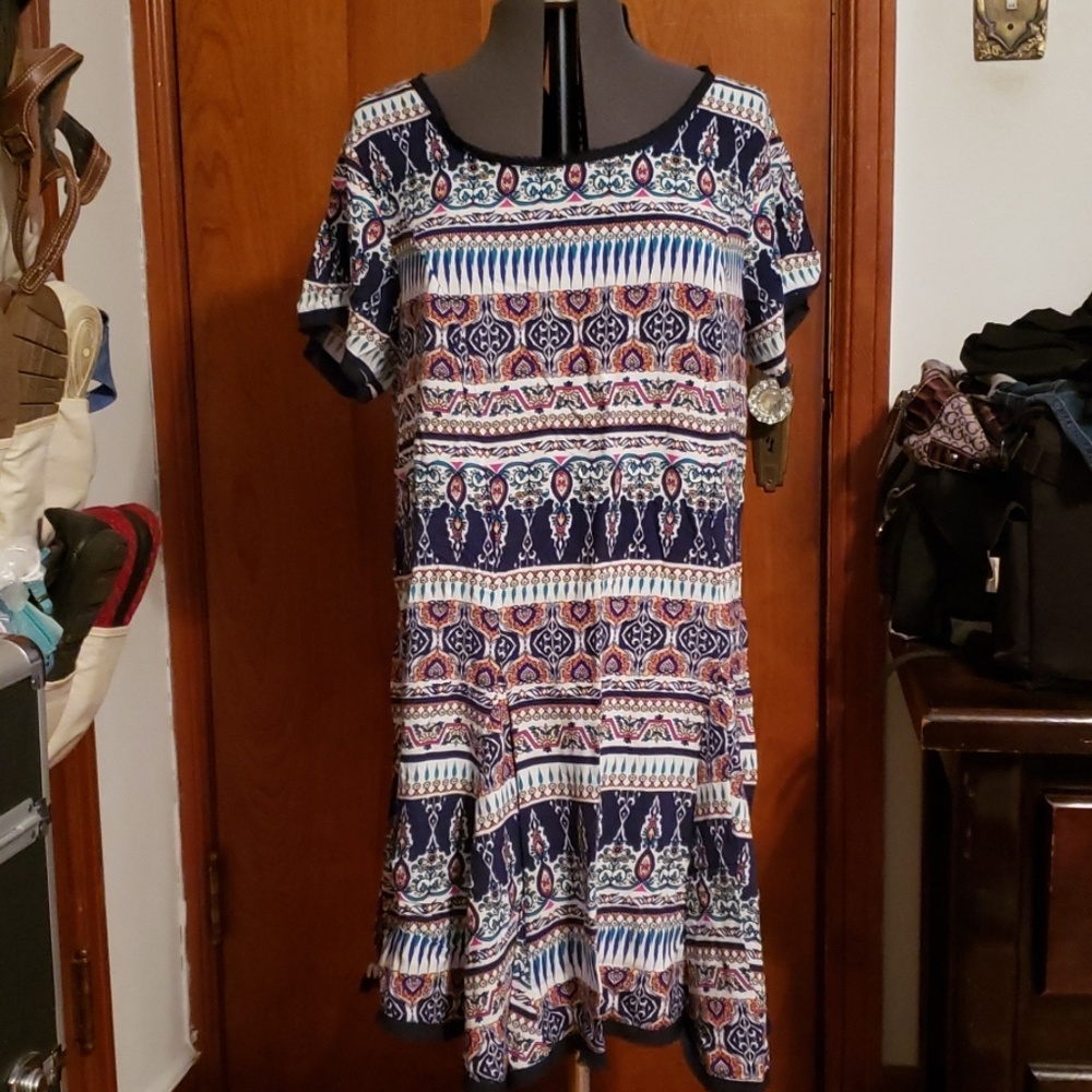 Torrid Sz 2 dress short sleeve tulip style bottom